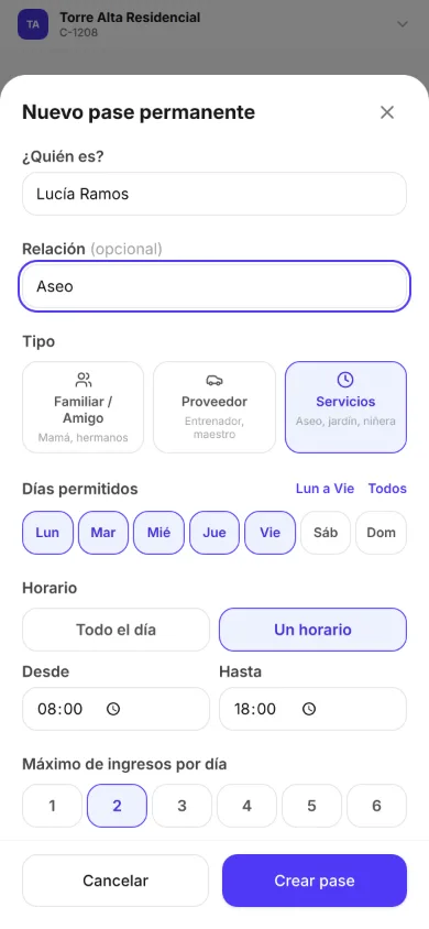 Hoja Nuevo pase permanente: Lucía Ramos, relación Aseo, tipo Servicios, días permitidos de lunes a viernes, un horario de 08:00 a 18:00 y un máximo de 2 ingresos por día, con los botones Cancelar y Crear pase.
